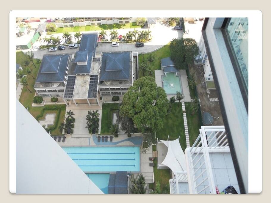 Over looking pool