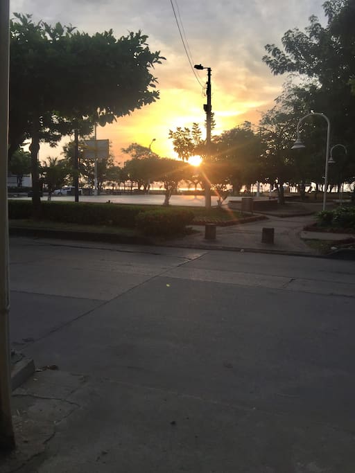 Con solo bajar desde el edificio podrá apreciarse hermosos amaneceres