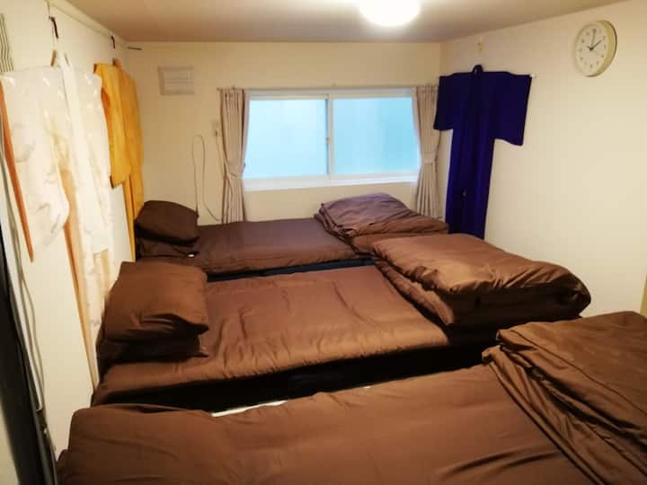 3 Einzelbetten im Schlafzimmer 