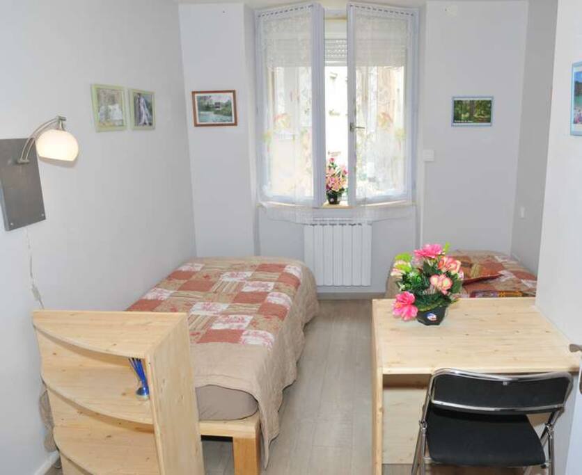 chambre avec 2 lits de 90