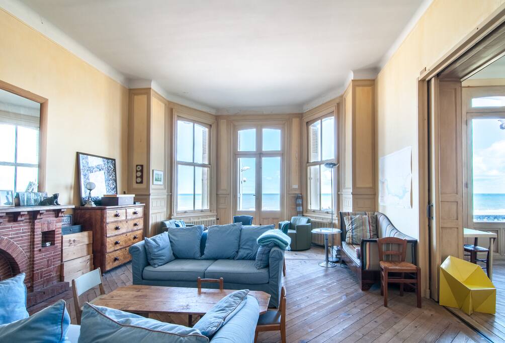 Le salon sur la mer