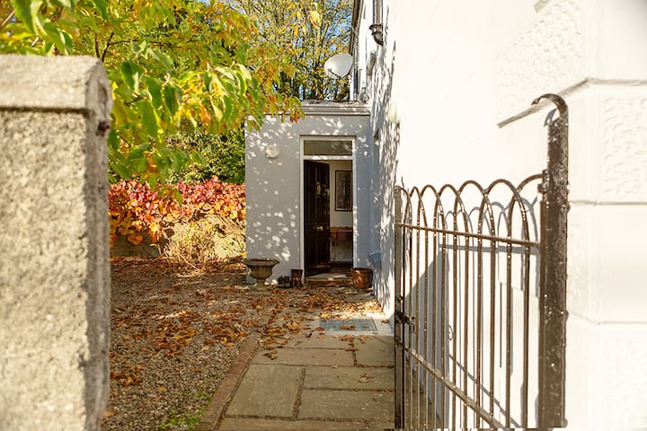 AnTig beag is located in Kilmacthomas. The property is 13 Get instant confirmation with FREE cancellation at most properties on our site! Check-in date. Vacation Home AnTig beag, Kilmacthomas, Ireland - Booking