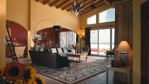 Casa Estrella - Upper Unit with Deck, Courtyard