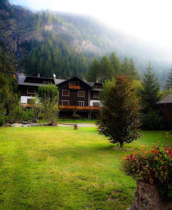 Vista casa in primavera