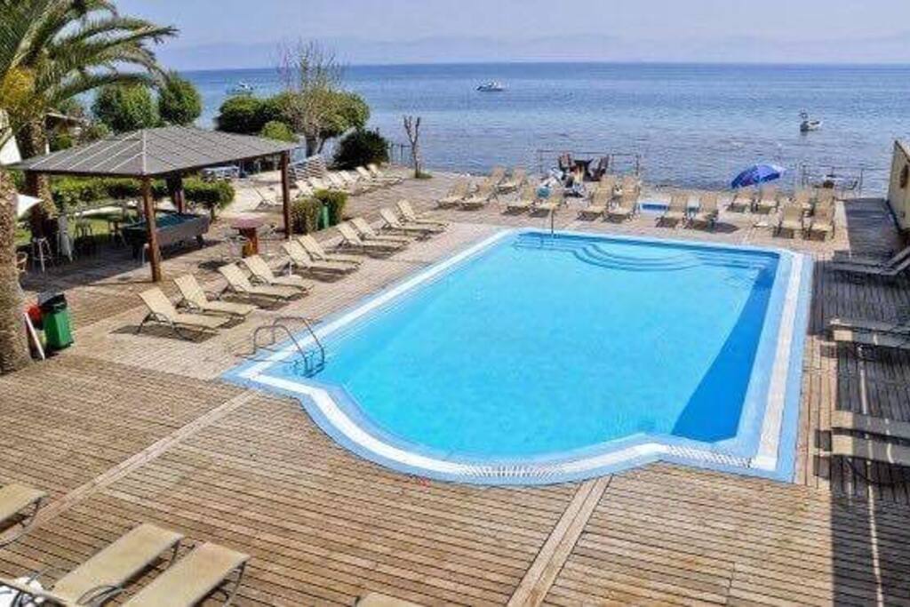 pool!!! on the sea!!!