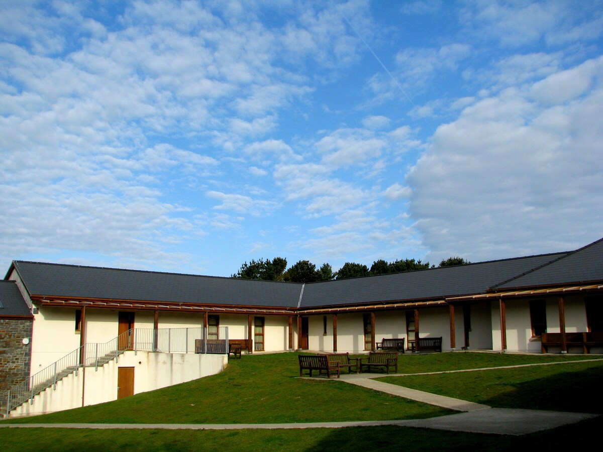 Gower St Madoc Centre Red Camp Guest suites for Rent in Llanmadoc, Wales, United Kingdom