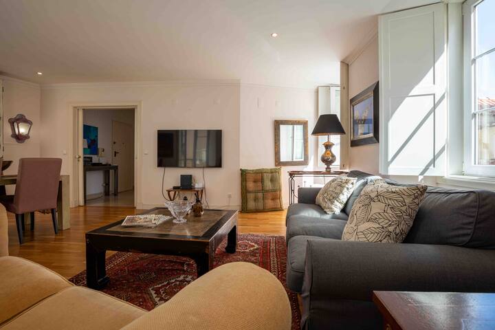 Historic 3 Bedroom Duplex Apartment in Lisbon gallery image 2