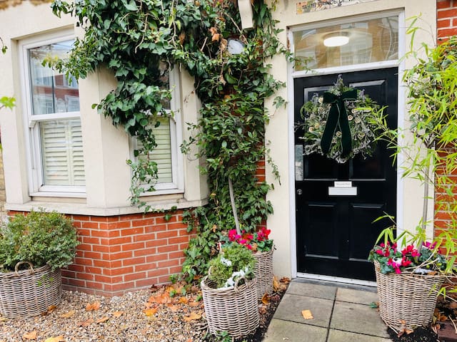 Luxury two Bedroom garden flat in Battersea