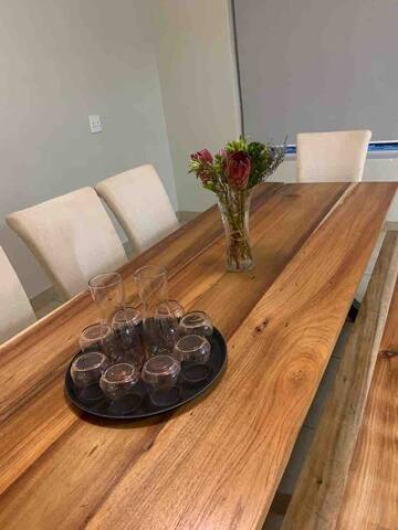 Load-shedding free home with Table Mountain views gallery image 4