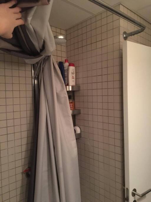 Shower/Bathroom