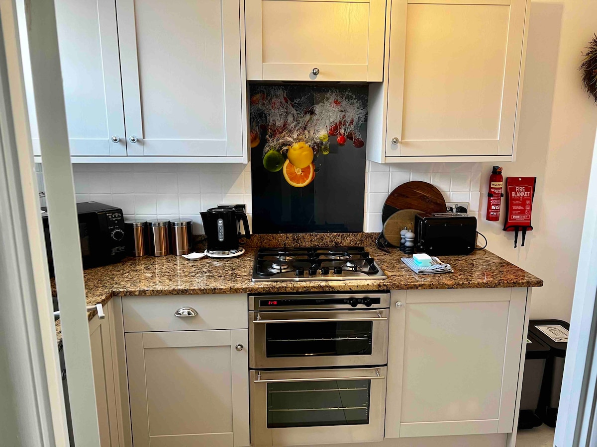 Top performing Airbnb: Cosy, one bed cottage in Heart of Lytham in Westby With Plumptons