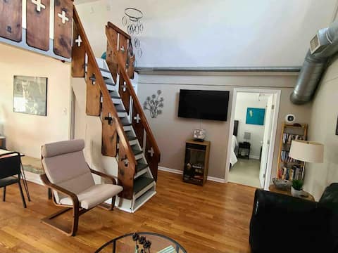 Top Airbnb: Star House Hill Country Getaway! Relaxation, Views in Austin Suburbs