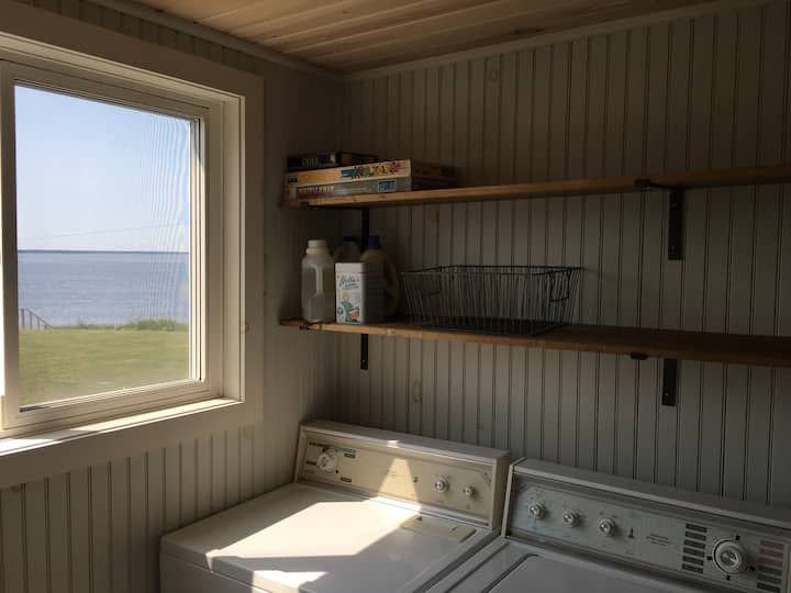 Chalet au bord de l’eau à Caraquet Chalets for Rent in Caraquet