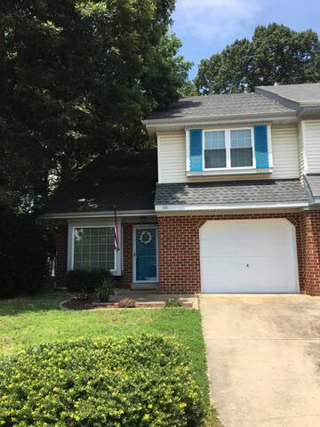 Private room close to racetrack, casino & beaches!