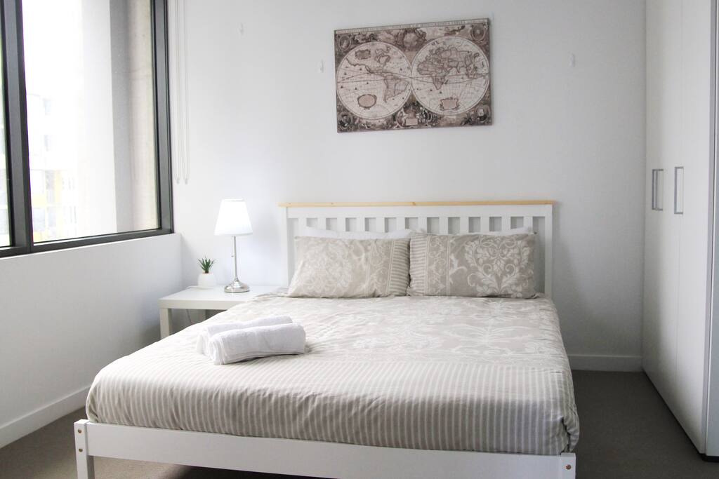 second bedroom has a queen size bed. block out blinds for sleeping in.