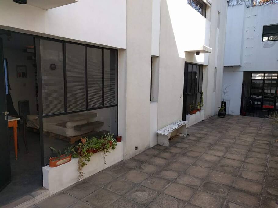 Patio delantero. Compartido con otros tres duplex.