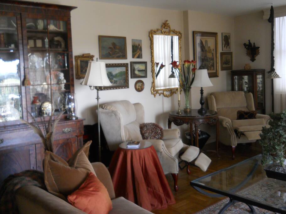 Comfortable Living Room * Left Side