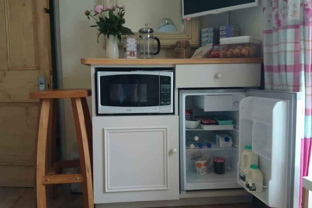 Your fridge will be filled for your arrival with milk, orange juice, Jams and local butter. Croissants and local bread along with cereals, fruit and yogurt will all be supplied so you can have breakfast in your room each morning.
Fresh coffee also available to have a leisurely cafetiere !
Bbq available on the decking for your sole use with side burner, wok and pans available in your room.