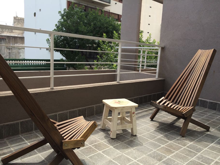 Balcón privado para palpitar el barrio y los árboles desde tu casa