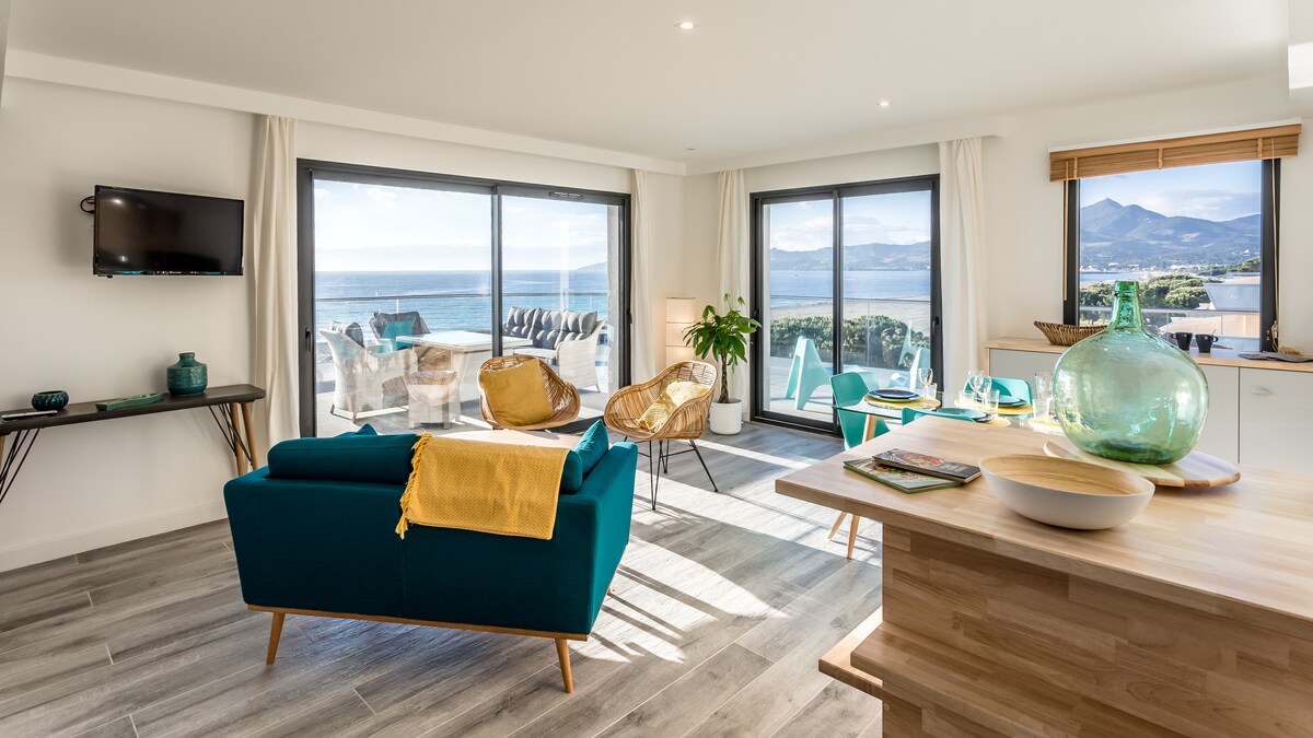 Propriété Airbnb réussie: On the beach, new building, outstanding view à Argelès Sur Mer