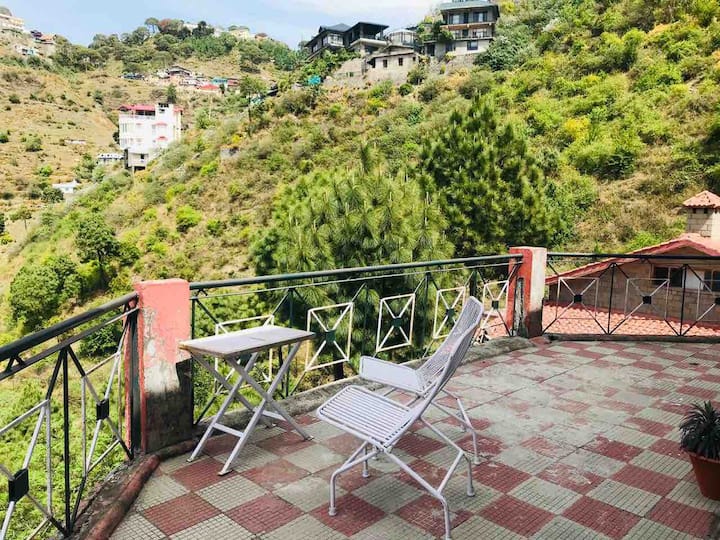 The Woods | Private Room | Valley View | Fast WiFi