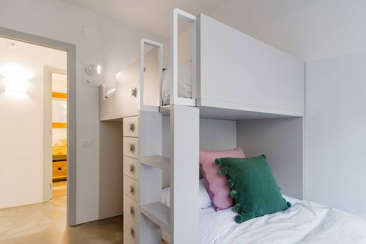 Despierta con la brisa marina en este apartamento de la Costa Brava gallery image 5