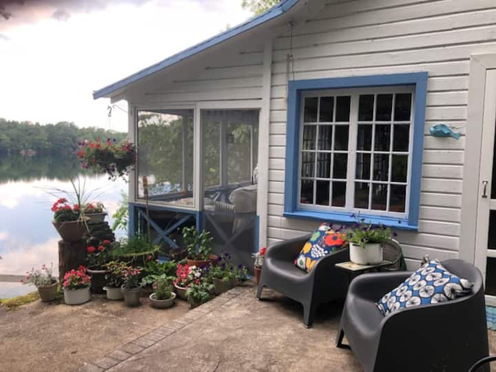 Unplug & Unwind! Cottage Lovely, Private Lake Bungalows for Rent in