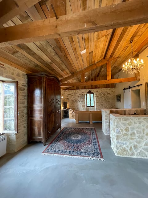 Comfortable gîte with character. Elevator. 4 bedrooms.