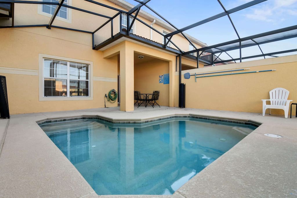 This crystal clear plunge pool invites you to take a dip and relax while on vacation.