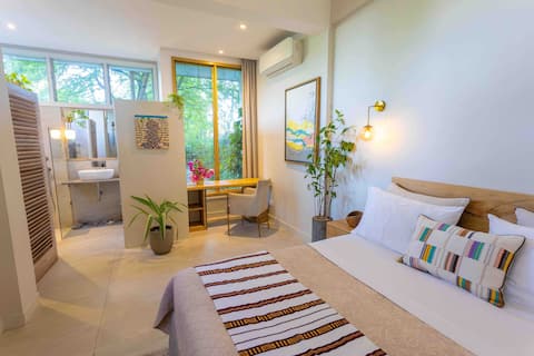 Award winning designer studio+garden in prime area