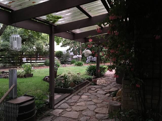 Relaxed, Country Escape or Handy Stop Over