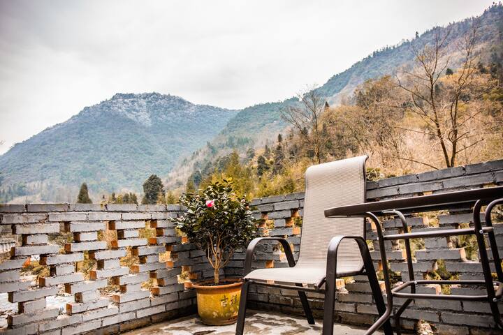 成都 大邑 花水湾 西岭雪山 花田月舍民宿酒店花园大床房 Boutique Hotels For Rent In Chengdu Sichuan China 成都 大邑 花水湾 西岭雪山 花田月舍民宿酒店花园大床房 Boutique Hotels For Rent In Chengdu Sichuan China