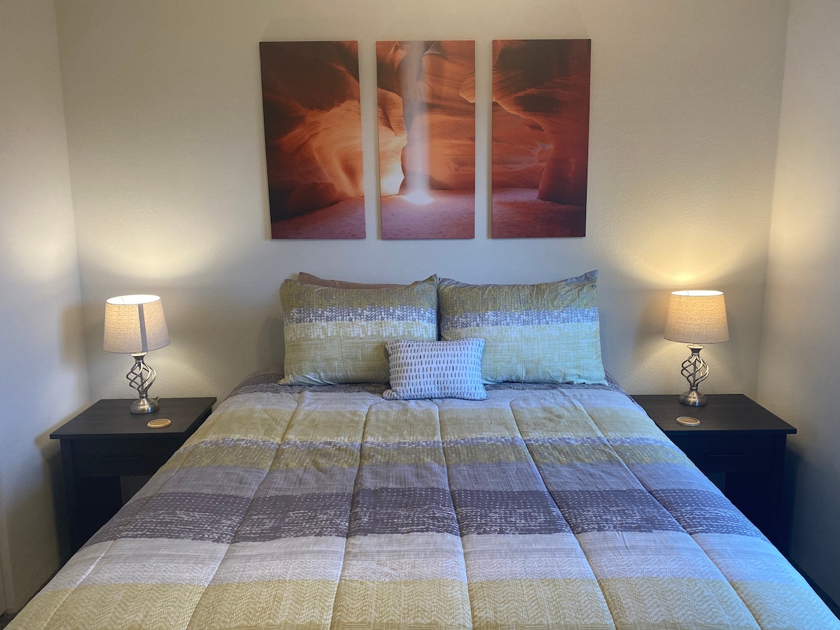 羚羊峡谷3号卧室也是一张标准双人床。 