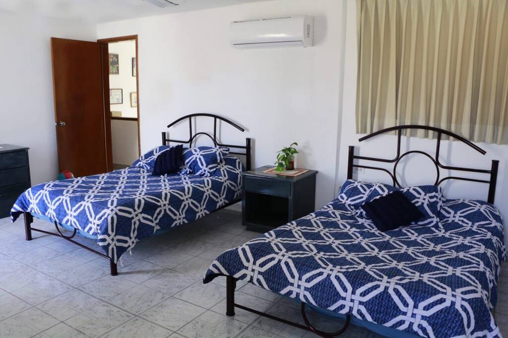 Habitación con 2 camas matrimoniales
