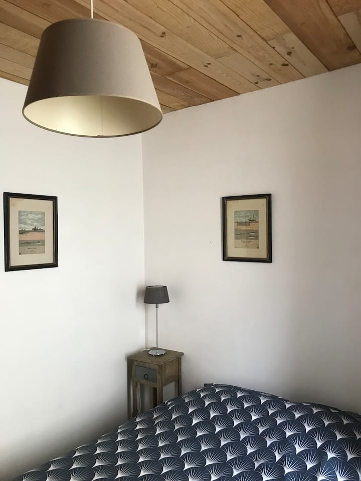 ห้อง n • 2 ชั้นล่าง 