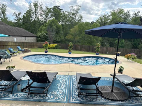 Spacious 4 bedroom 3 1/2 bath home with pool