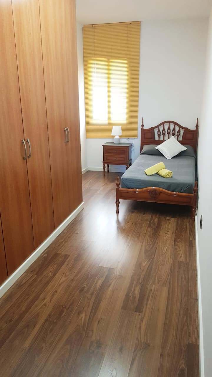 Dhomë teke për vizitorë