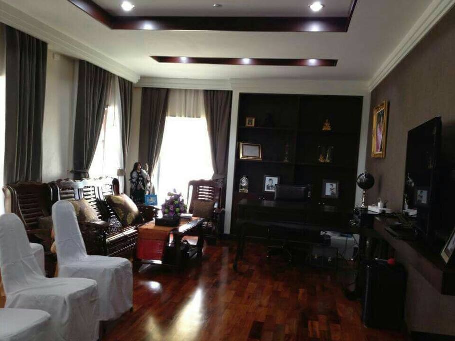 ห้องนอนรวม วางที่นอนกับพื้นได้ 6 ที่