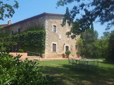 Can Sagnari between Girona and Banyoles: Pool and BBQ