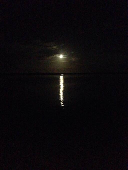 A lua e a lagoa