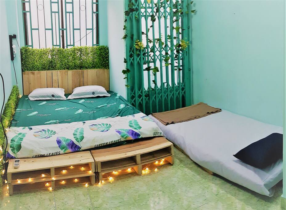 Cozzy queen size bed and extra bed (if require)
