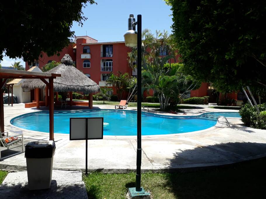 ALBERCA Y JARDINES EN ÁREAS COMUNES