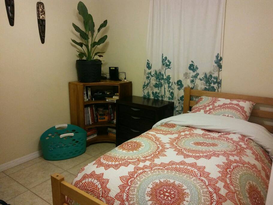 Bedroom #2 with twin bed