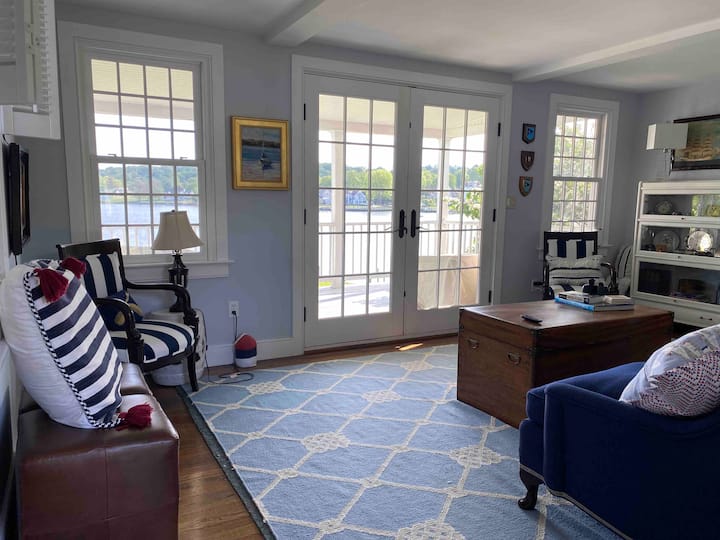 Privateers Boathouse (Village Waterfront) - Essex, CT