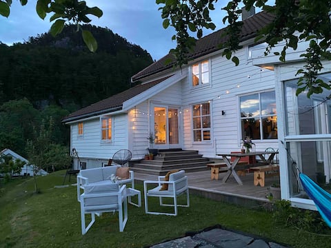 Successful Airbnb property: House overlooking mountains, nature and lake in Ryfylke in Suldal