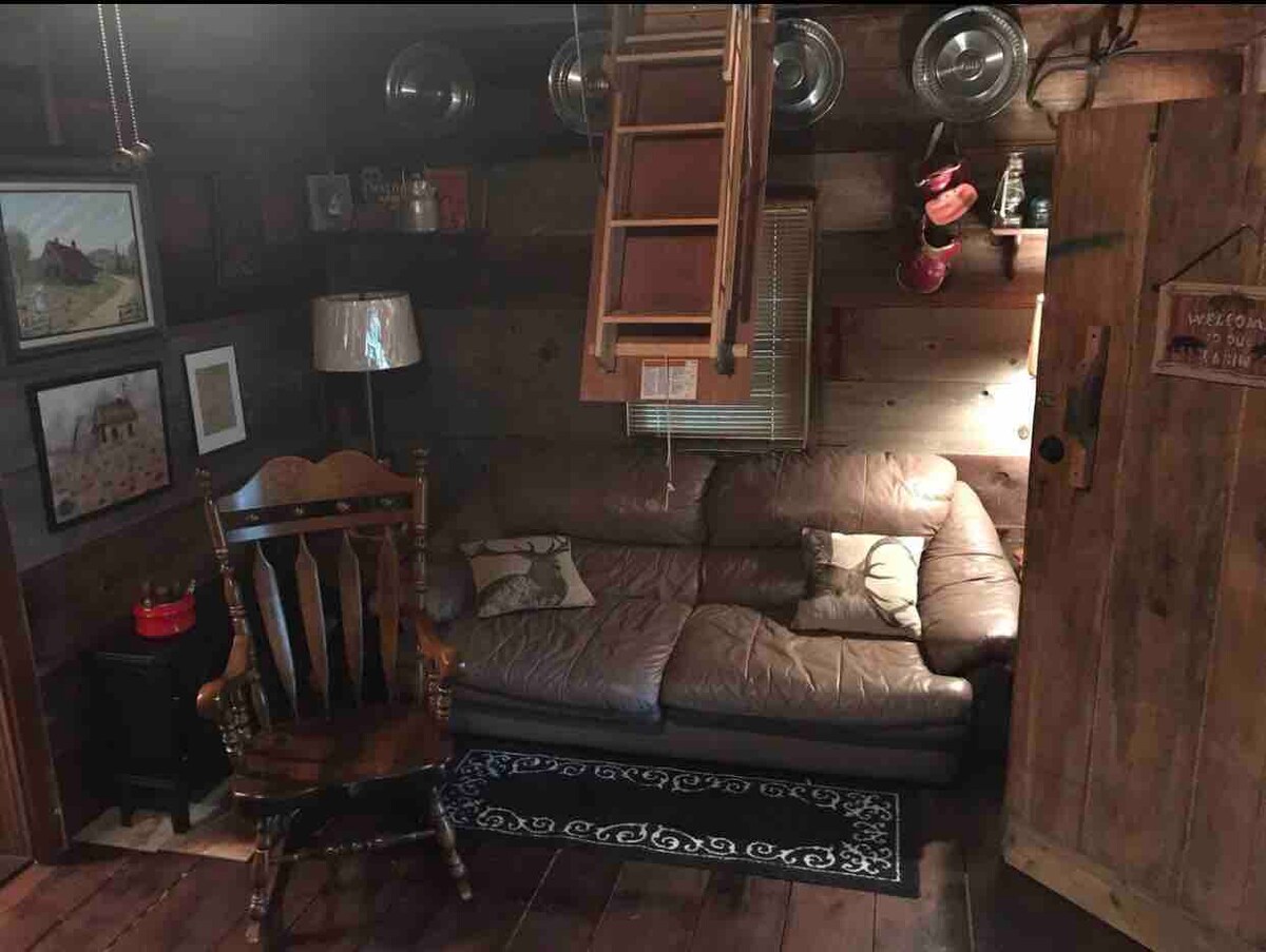 Top Airbnb: Beautiful cabin found a mile off the closest road in Birmingham / Hoover