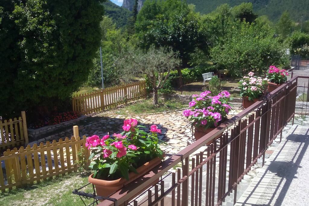 Camera Bucaneve con balcone e vista panoramica della gola del Furlo