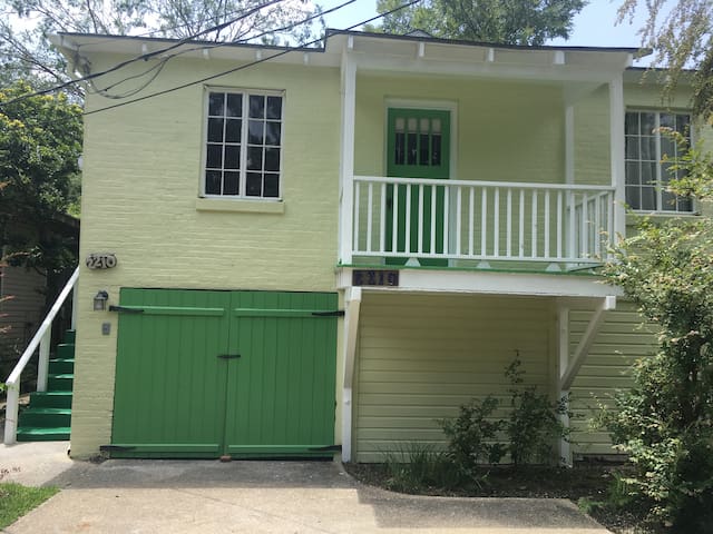 Charming carriage house near LSU