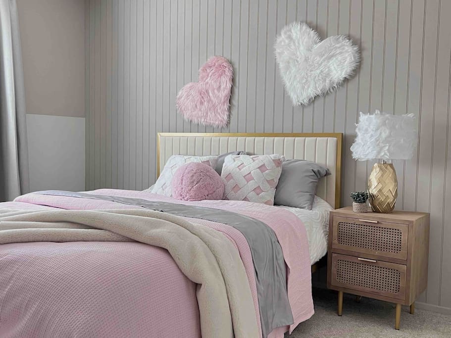 Airbnb Guest Favorite PROMO Pink Private Room-NEW Renov