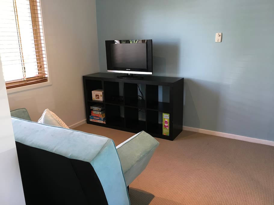 Flat Screen TV, board games and books available.